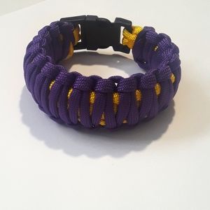 paracord bracelet